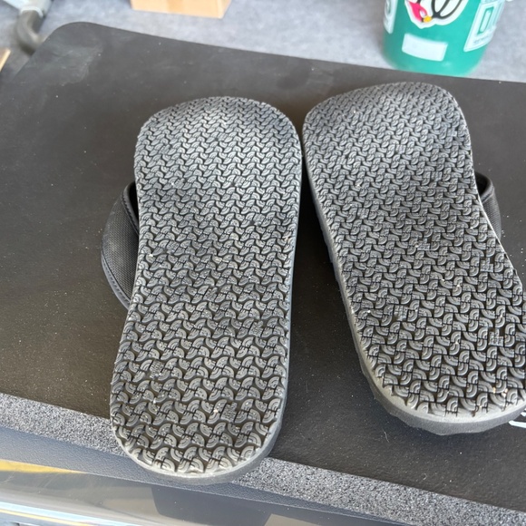 North Face Flip Flops - Picture 3 of 3